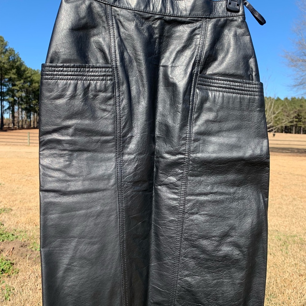 Avanti Genuine Leather Skirt - Black - Size 6